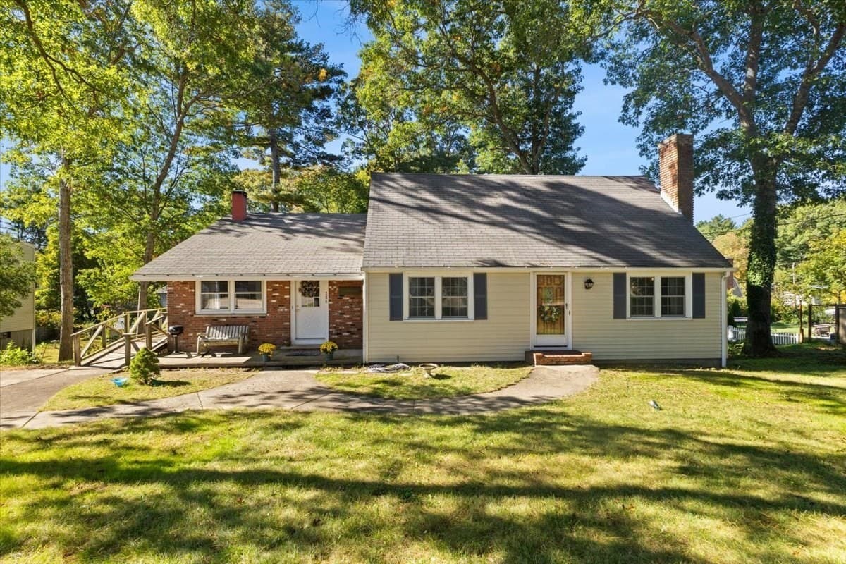 286 Pembroke St, Kingston MA 02364