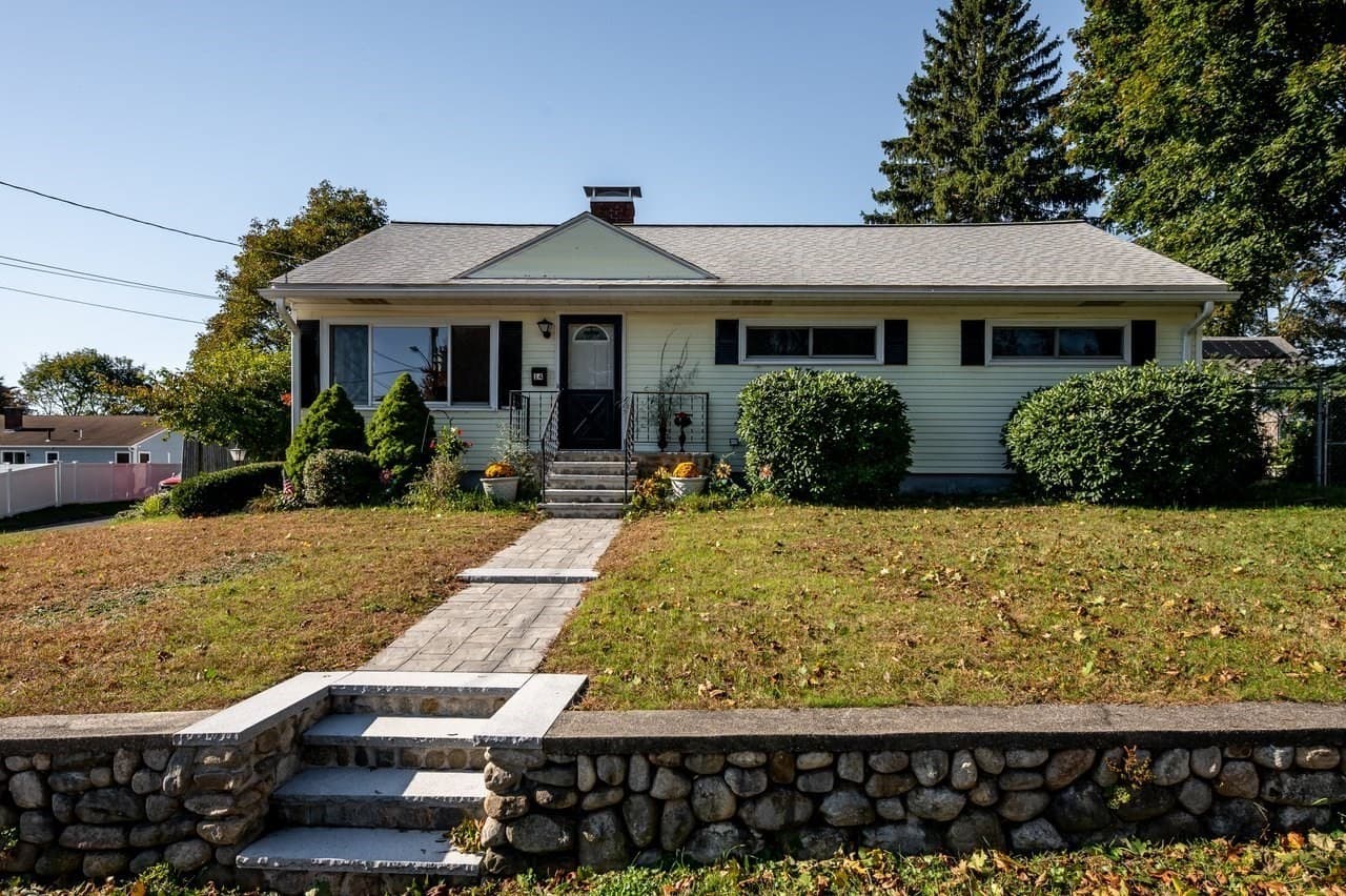 14 Coronet Ave, Methuen MA 01844