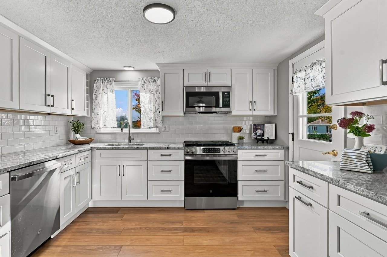 Single Family Residence at 14 Coronet Ave, Methuen MA 01844, Methuen, photo 4 of 40