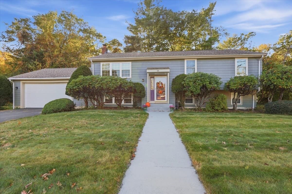 68 Old Mansion Lane, Whitman MA 02382