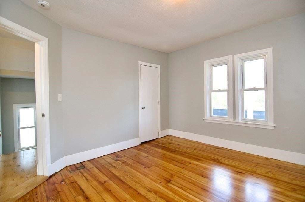 Single Family Residence at 20 Crosby St, Springfield MA 01105, Springfield, photo 9 of 13