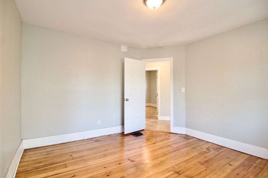 Single Family Residence at 20 Crosby St, Springfield MA 01105, Springfield, photo 10 of 13