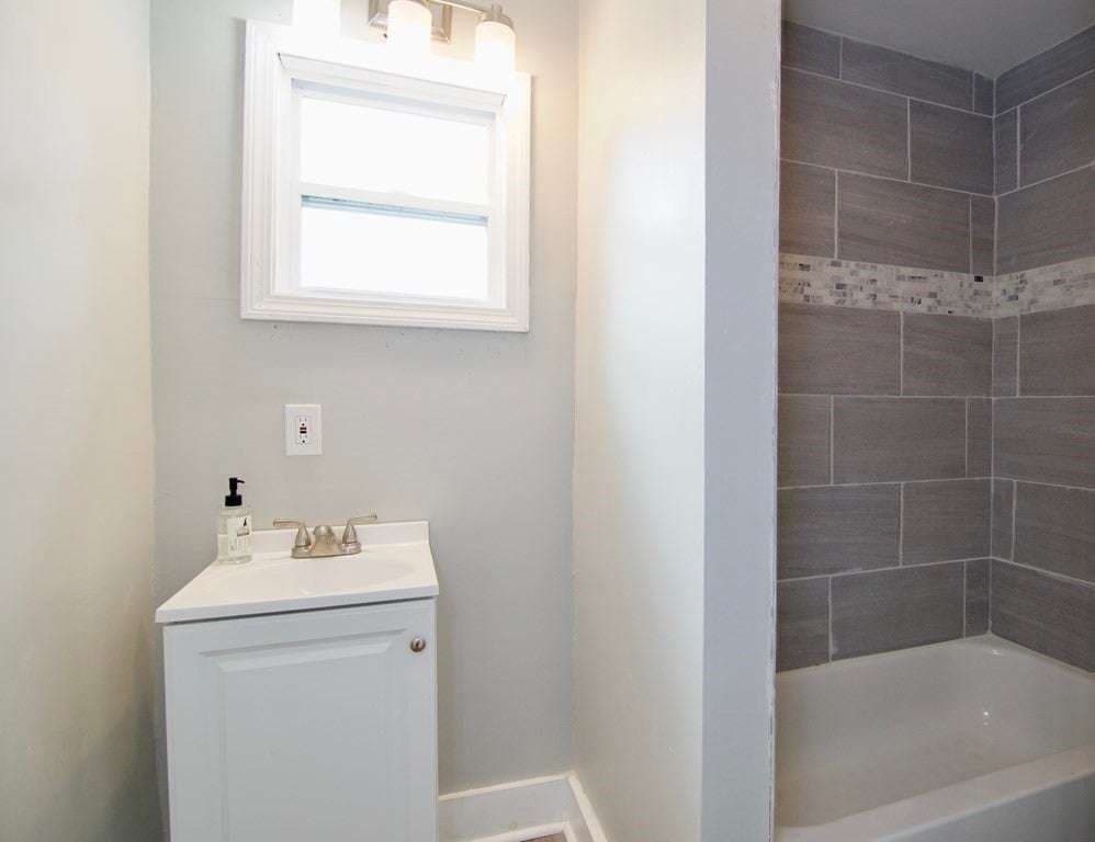 Single Family Residence at 20 Crosby St, Springfield MA 01105, Springfield, photo 4 of 13