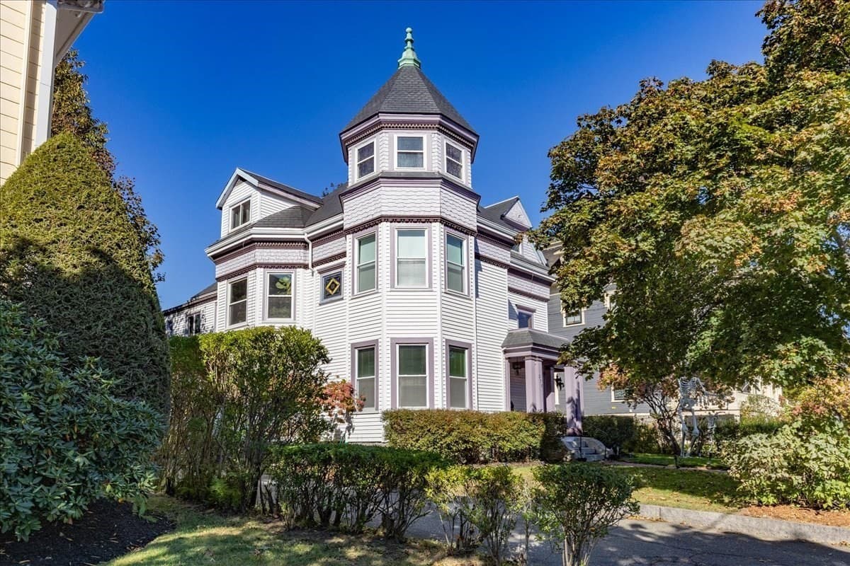 270 Lafayette St # 1, Salem MA 01970