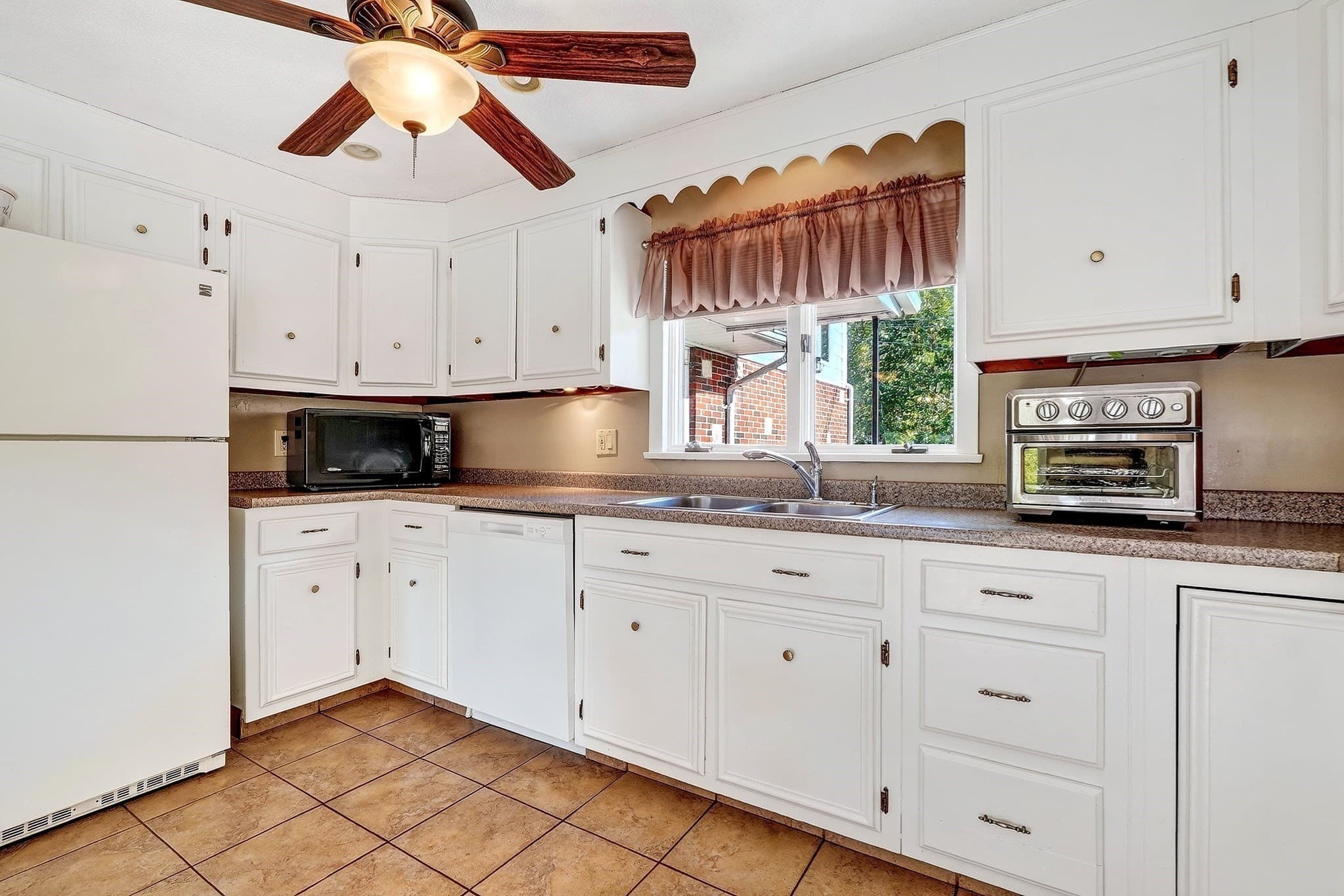 Single Family Residence at 39 Buckman St, Woburn MA 01801, Woburn, photo 12 of 38