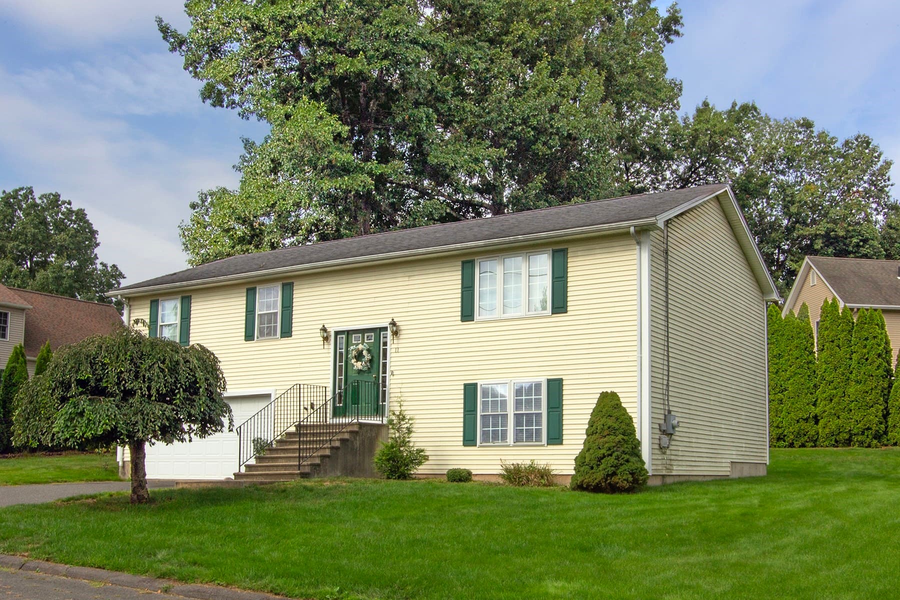 11 Dale St, East Longmeadow MA 01028