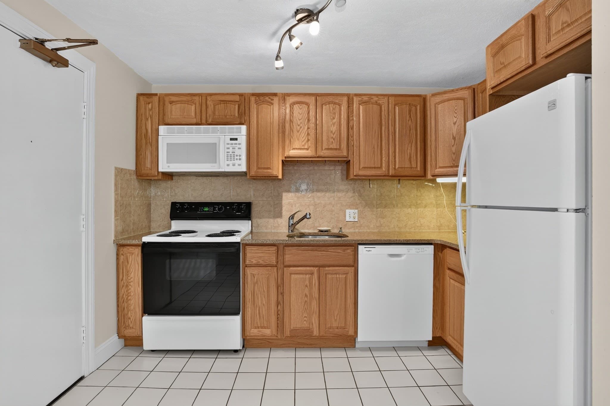 Condominium at 9 Davis Rd # C8, Acton MA 01720, Acton, photo 3 of 15