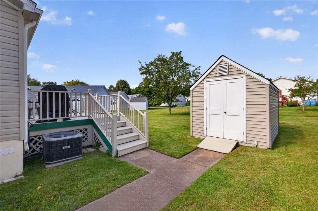 Single Family Residence at 32 Red Tail Trail, Tiverton RI 02878, Tiverton, photo 6 of 32