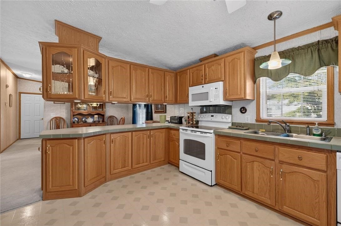 Single Family Residence at 32 Red Tail Trail, Tiverton RI 02878, Tiverton, photo 16 of 32
