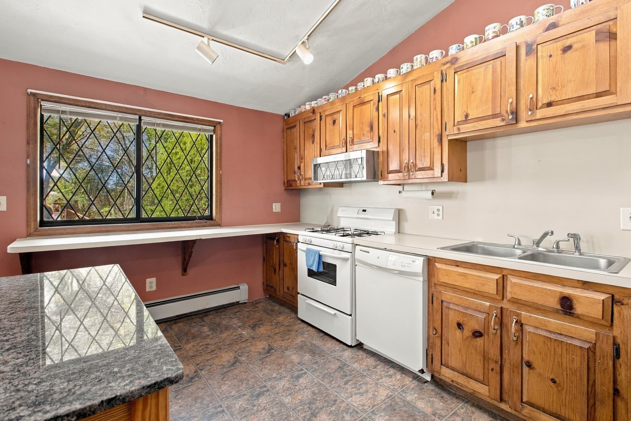 Condominium at 48 Lovering St # 8, Medway MA 02053, Medway, photo 8 of 30