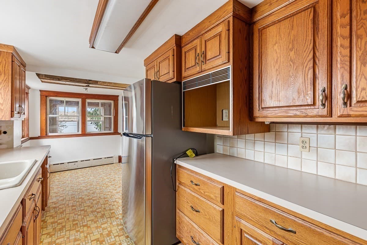 Single Family Residence at 1292 Riverside Ave, Somerset MA 02726, Somerset, photo 8 of 42