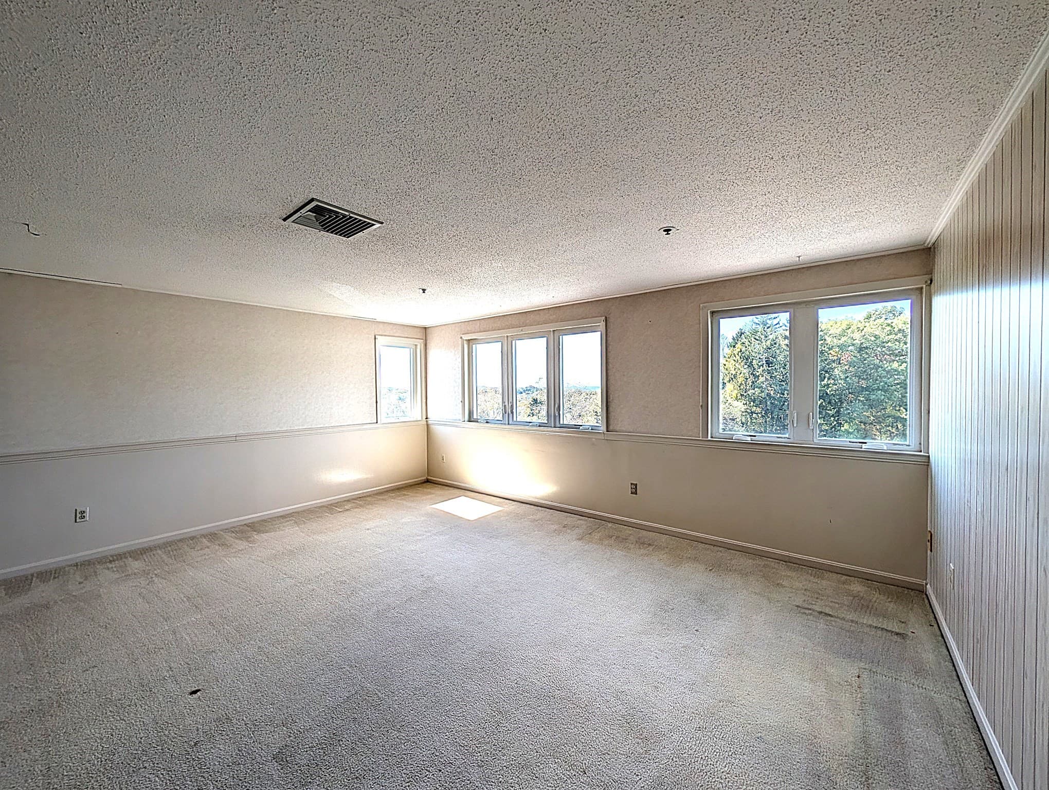 Condominium at 36 Dunham Rd # 402, Beverly MA 01915, Beverly, photo 22 of 42