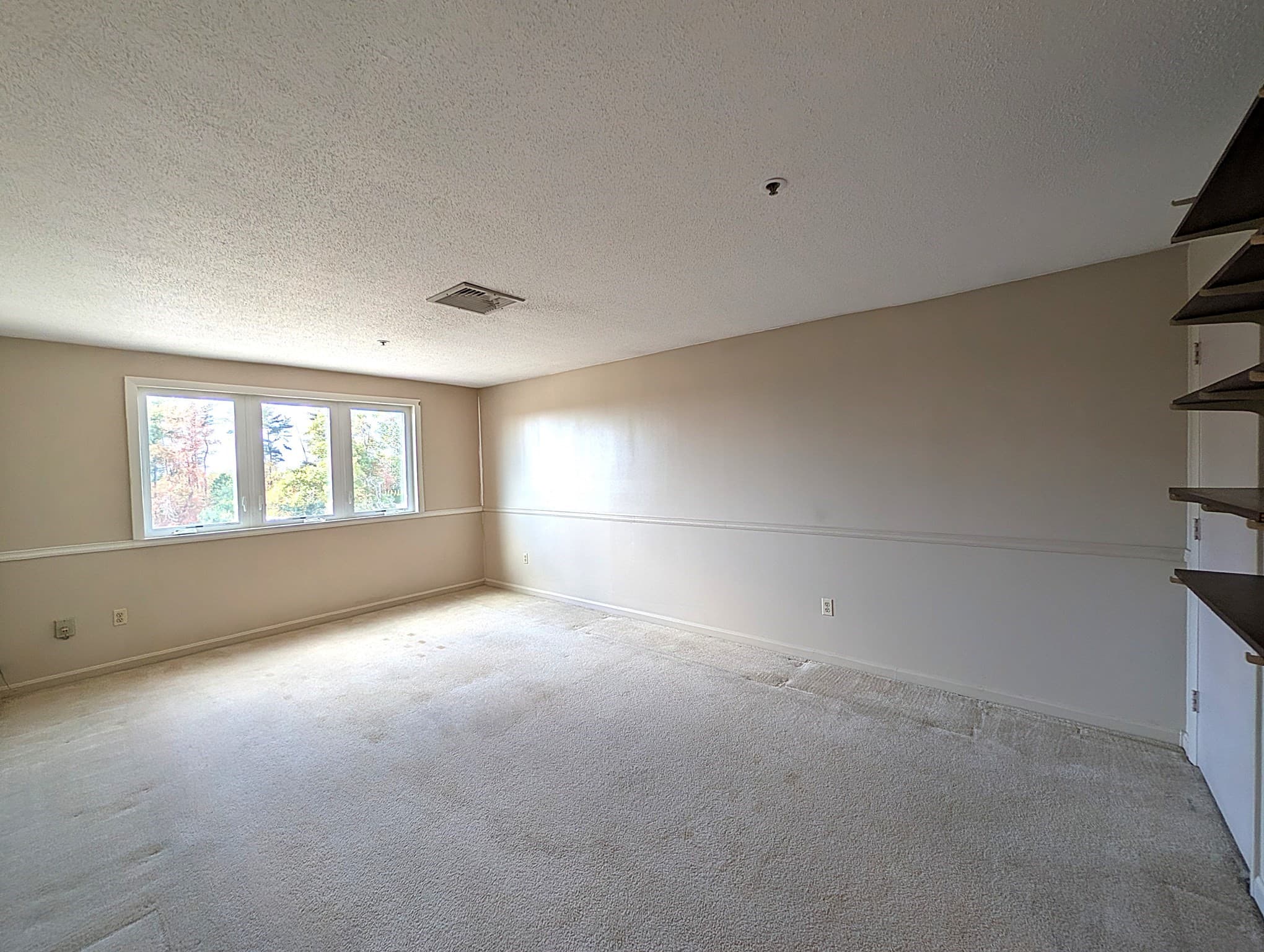 Condominium at 36 Dunham Rd # 402, Beverly MA 01915, Beverly, photo 32 of 42