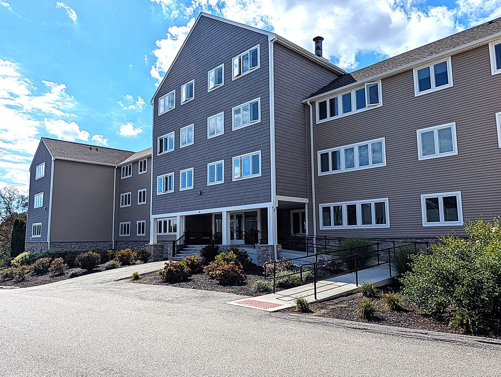 36 Dunham Rd # 402, Beverly MA 01915