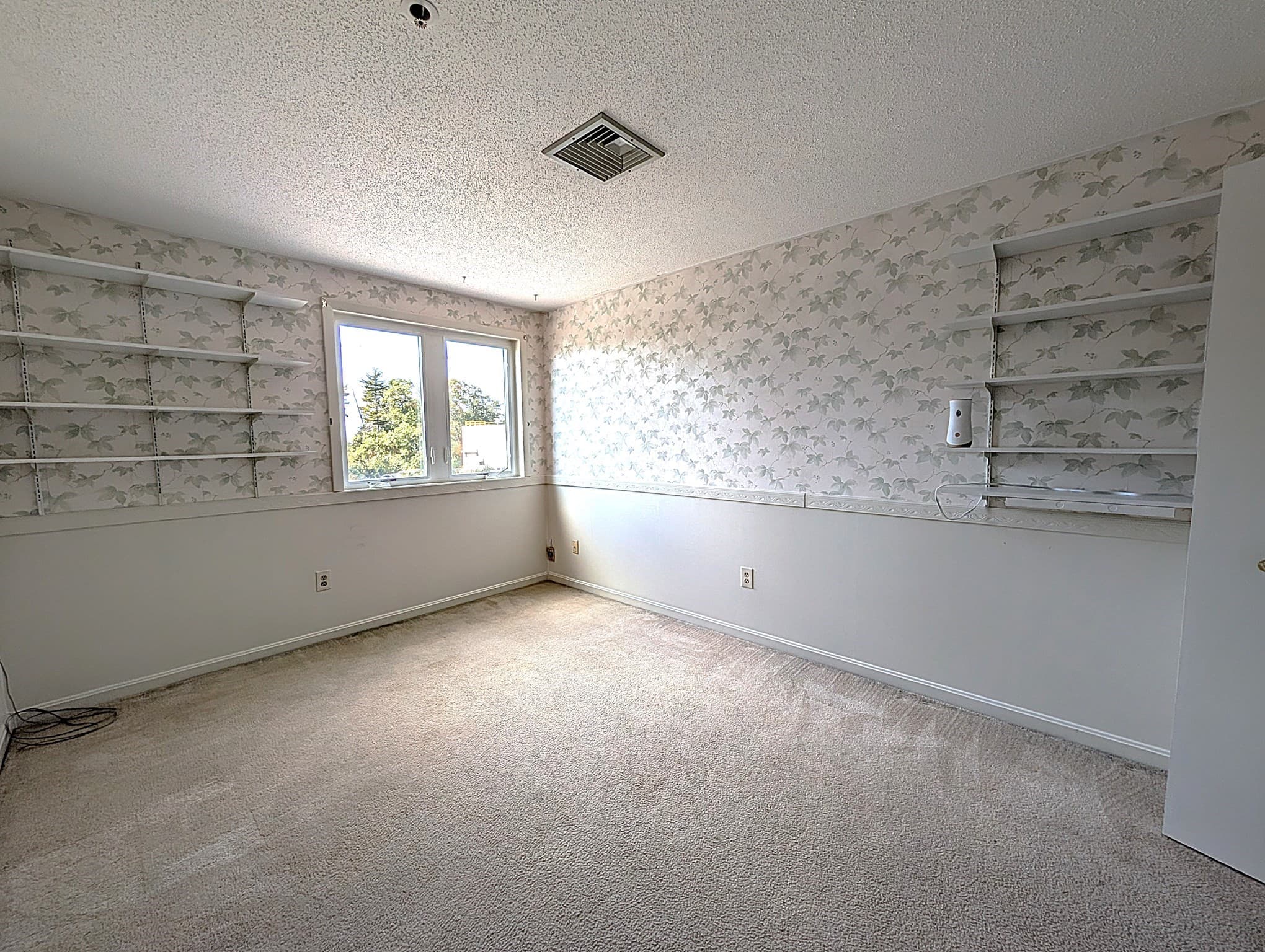 Condominium at 36 Dunham Rd # 402, Beverly MA 01915, Beverly, photo 28 of 42