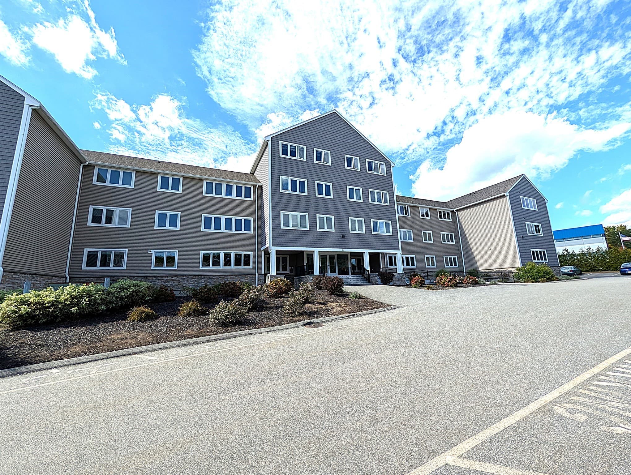 Condominium at 36 Dunham Rd # 402, Beverly MA 01915, Beverly, photo 5 of 42