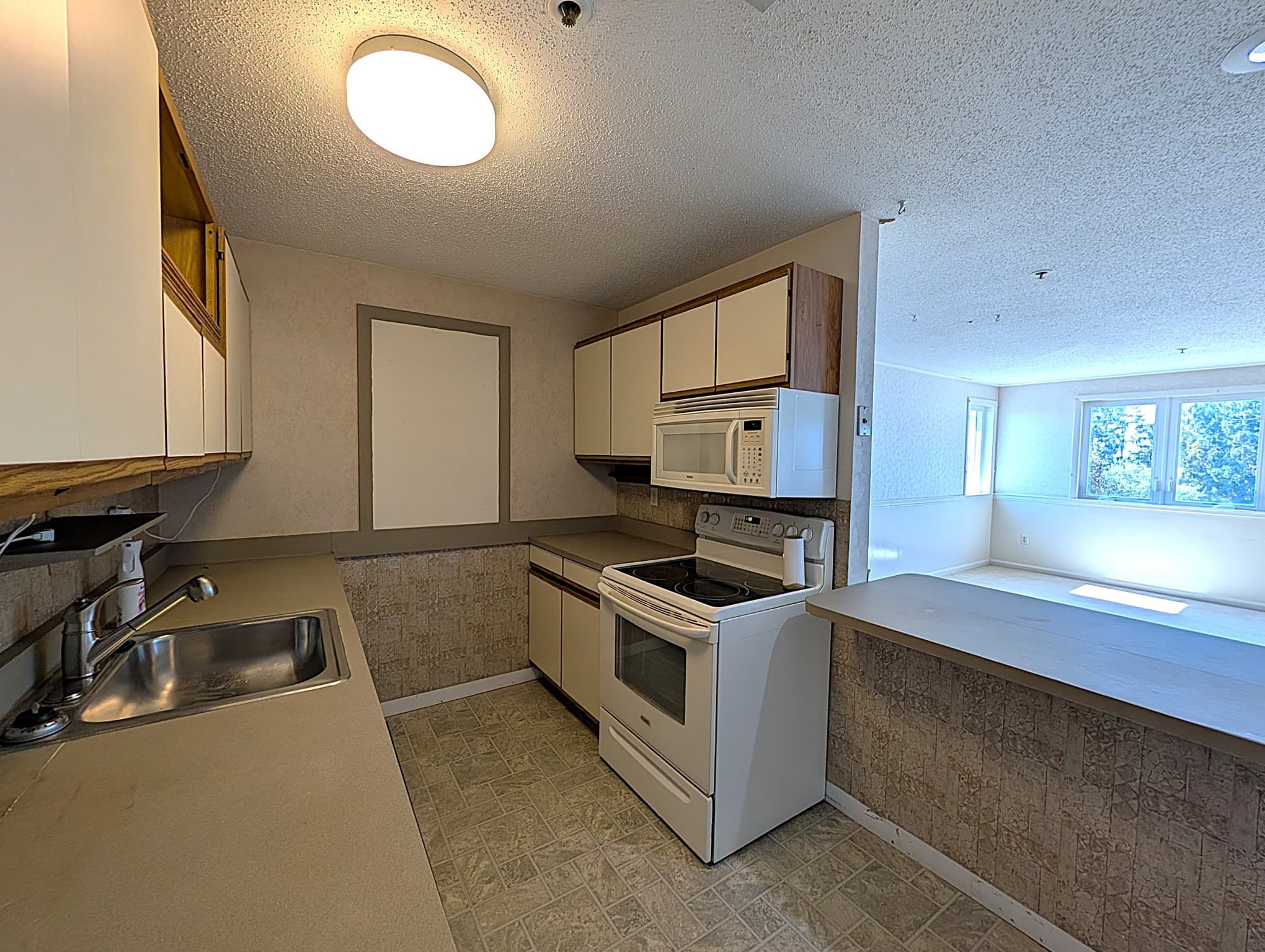 Condominium at 36 Dunham Rd # 402, Beverly MA 01915, Beverly, photo 9 of 42