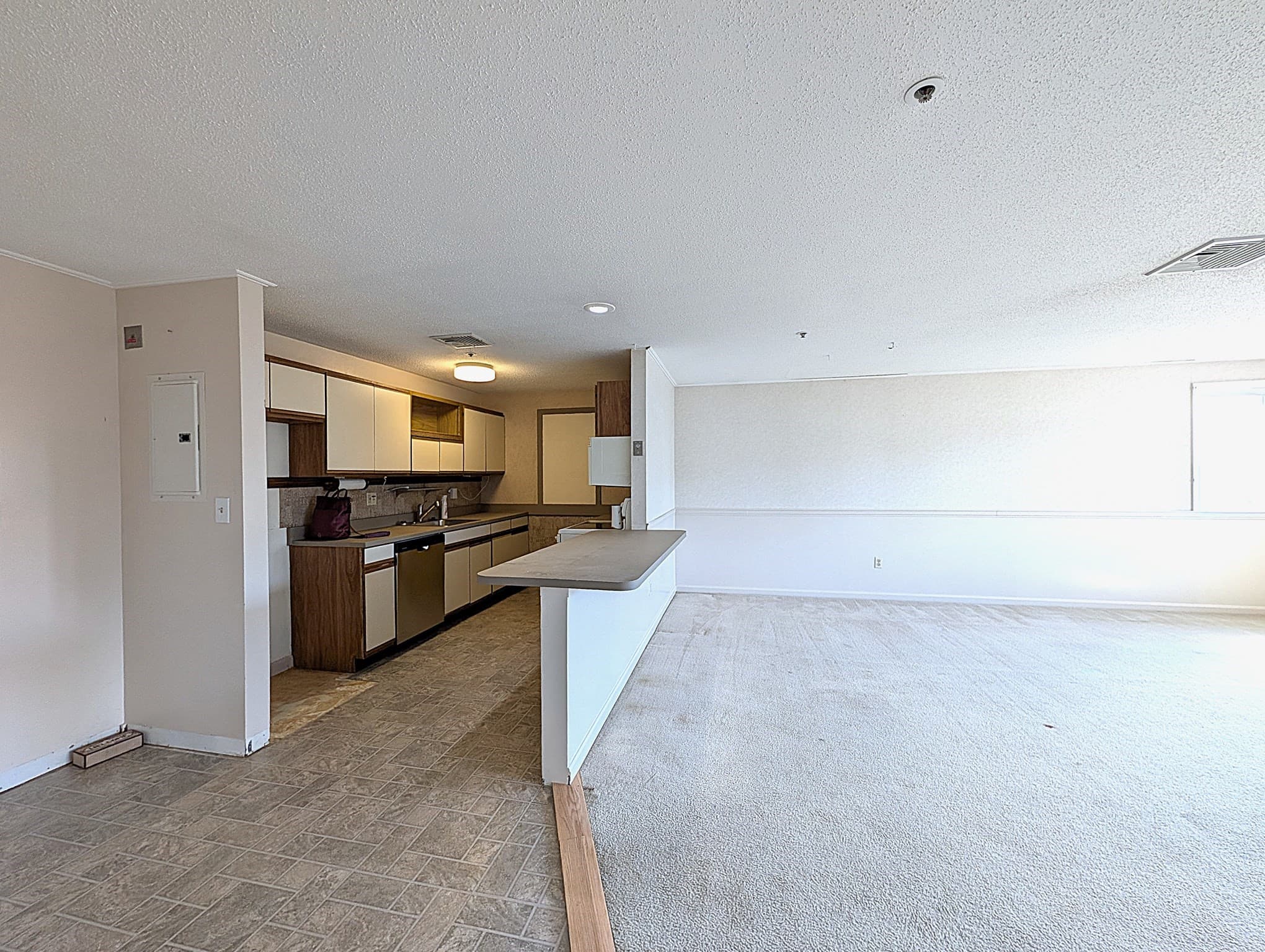 Condominium at 36 Dunham Rd # 402, Beverly MA 01915, Beverly, photo 24 of 42