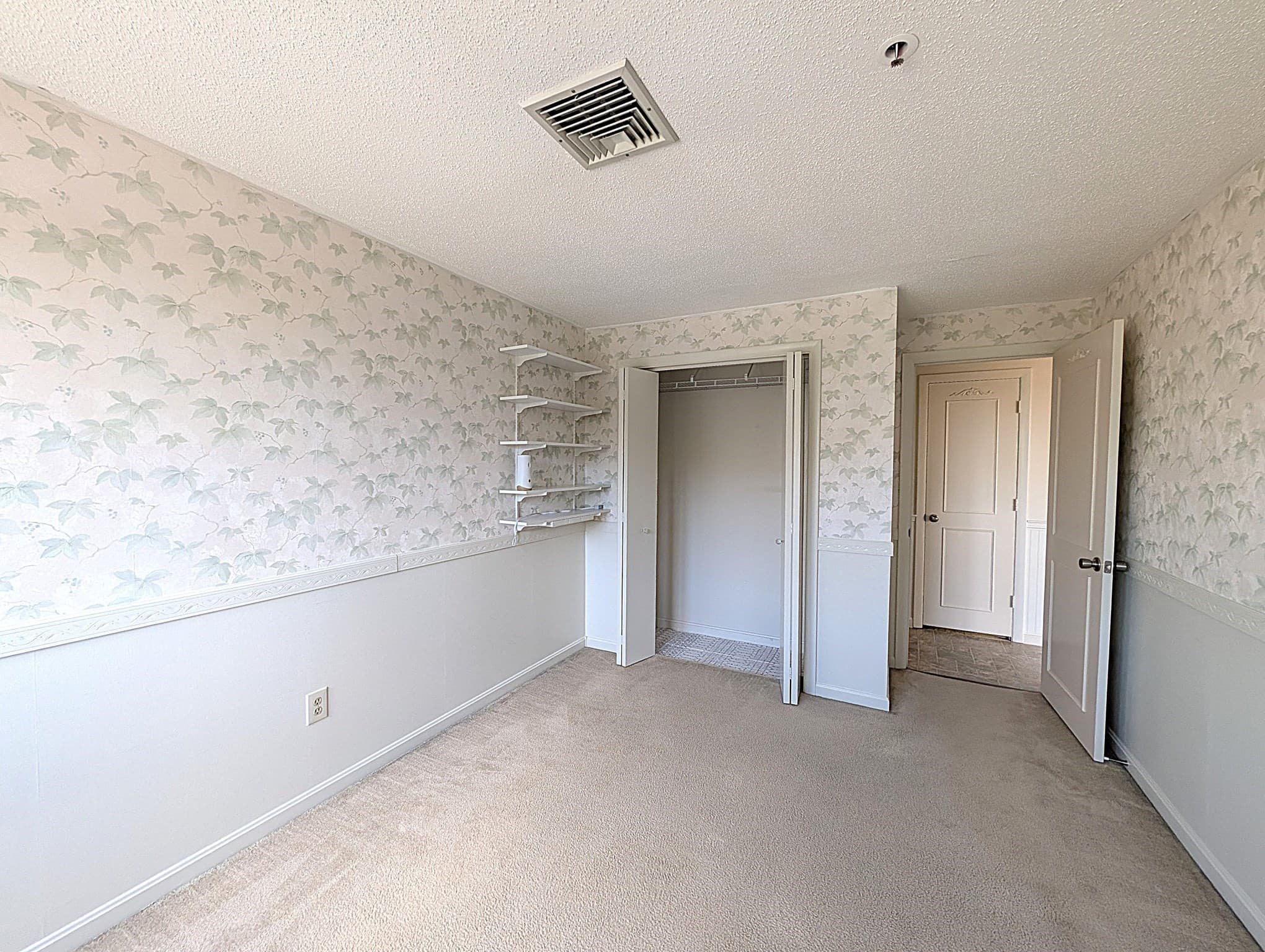 Condominium at 36 Dunham Rd # 402, Beverly MA 01915, Beverly, photo 30 of 42