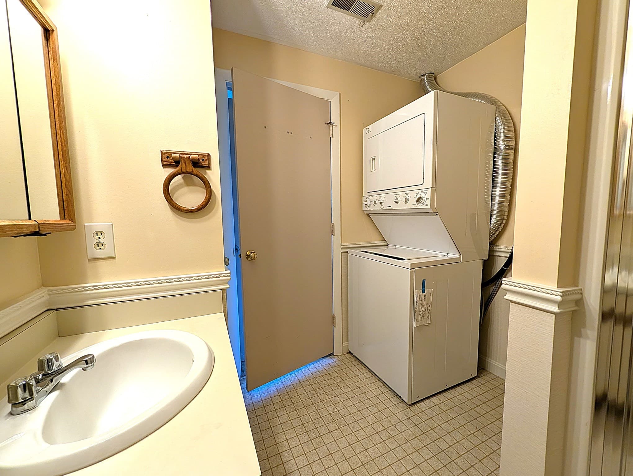 Condominium at 36 Dunham Rd # 402, Beverly MA 01915, Beverly, photo 40 of 42