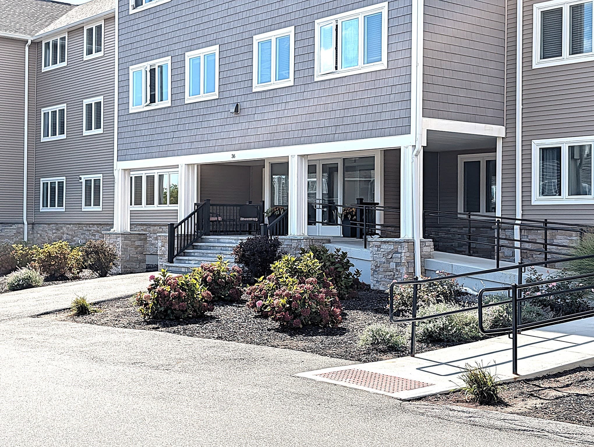 Condominium at 36 Dunham Rd # 402, Beverly MA 01915, Beverly, photo 4 of 42