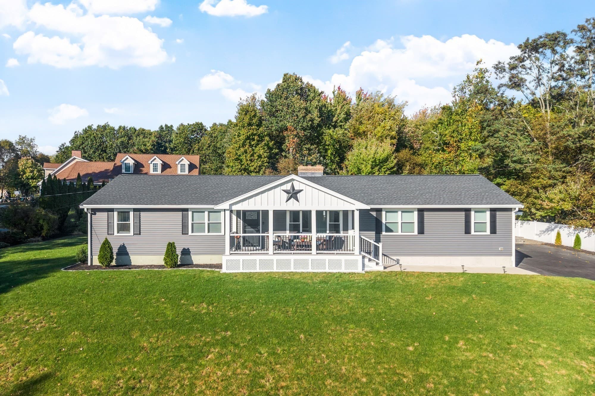 4 Nutting Dr, Leominster MA 01453