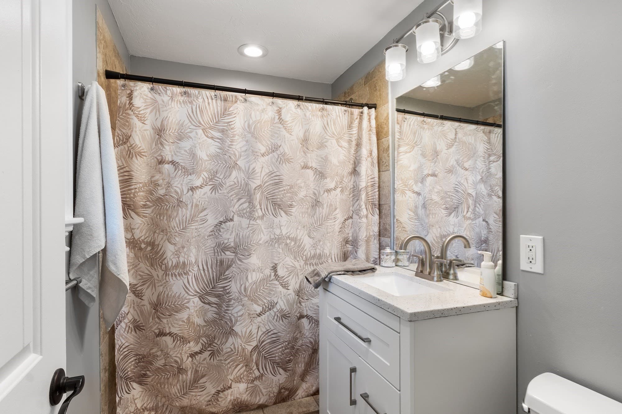Single Family Residence at 4 Nutting Dr, Leominster MA 01453, Leominster, photo 18 of 42
