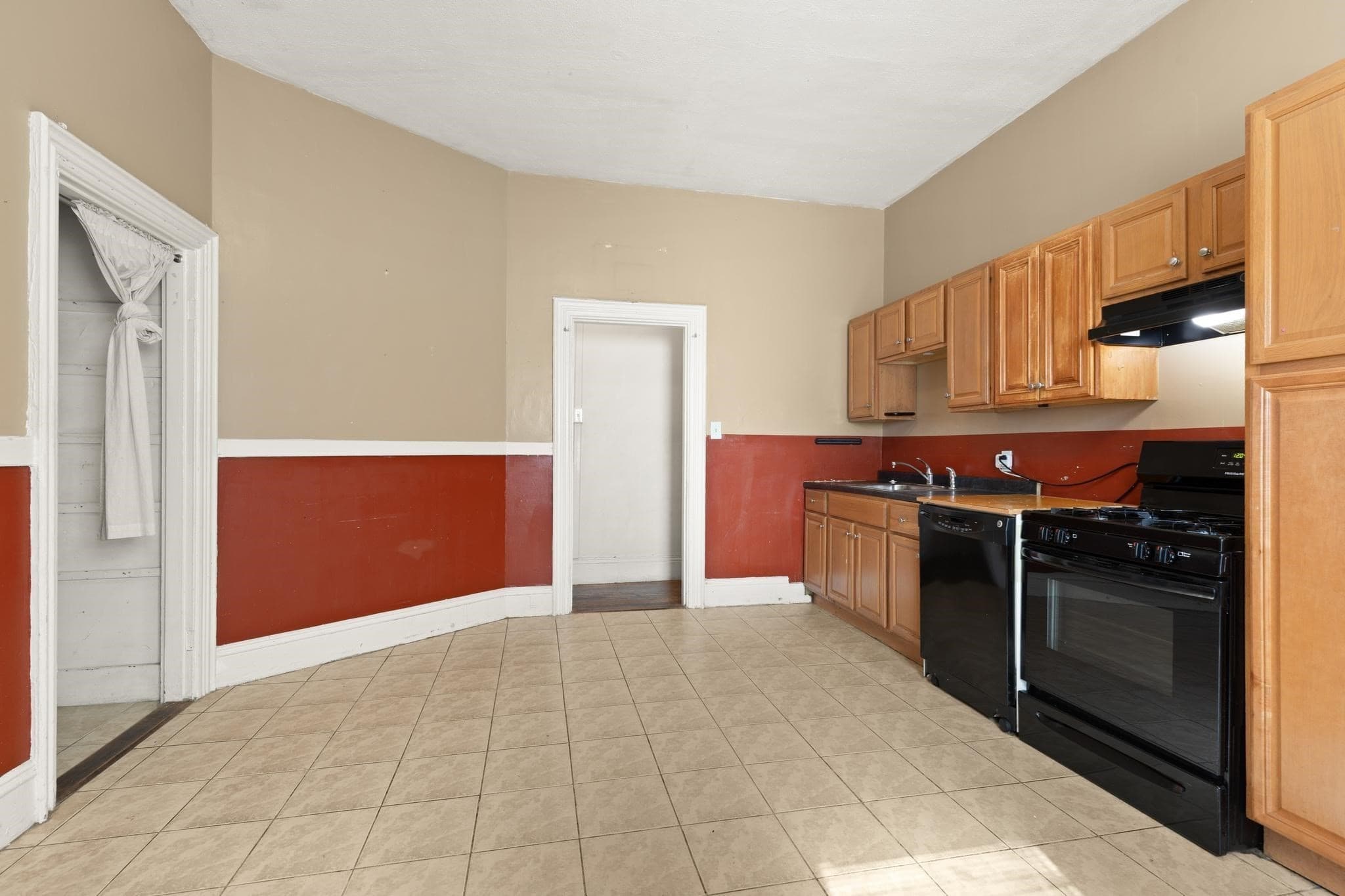 4 Family at 32-34 Linden St, Boston MA 02134, Boston, photo 8 of 40