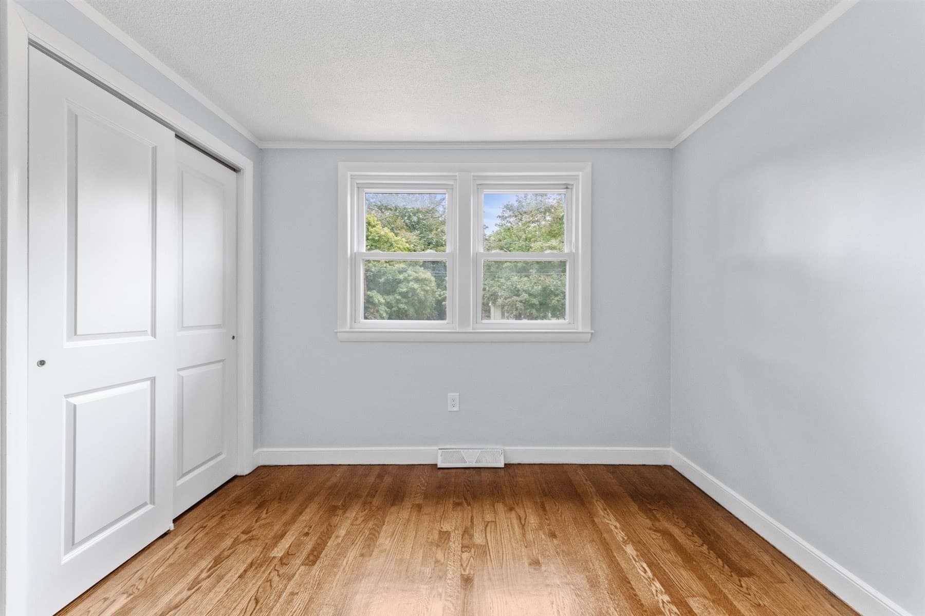 Single Family Residence at 100 Middle St, Woburn MA 01801, Woburn, photo 12 of 22
