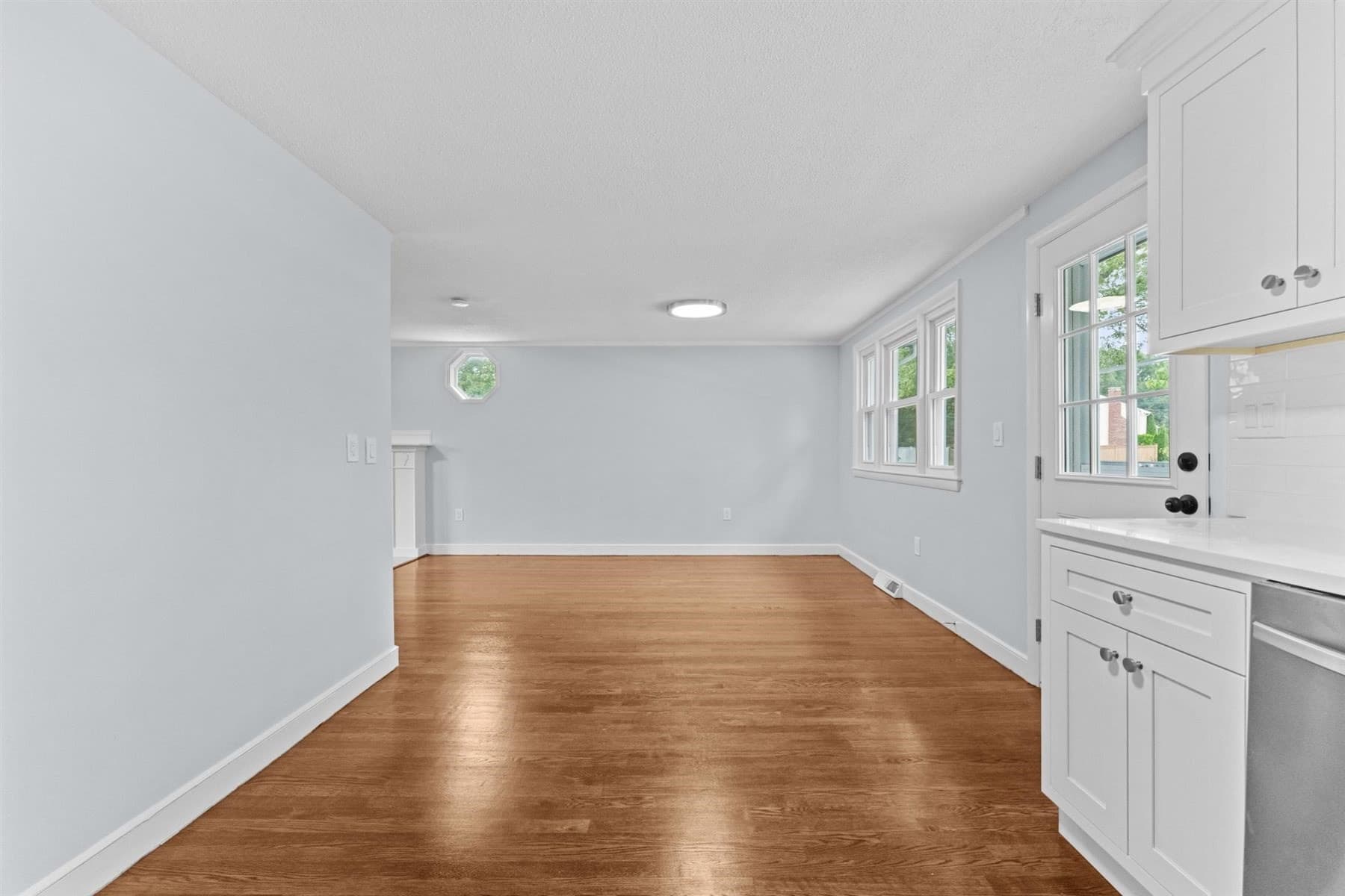 Single Family Residence at 100 Middle St, Woburn MA 01801, Woburn, photo 5 of 22
