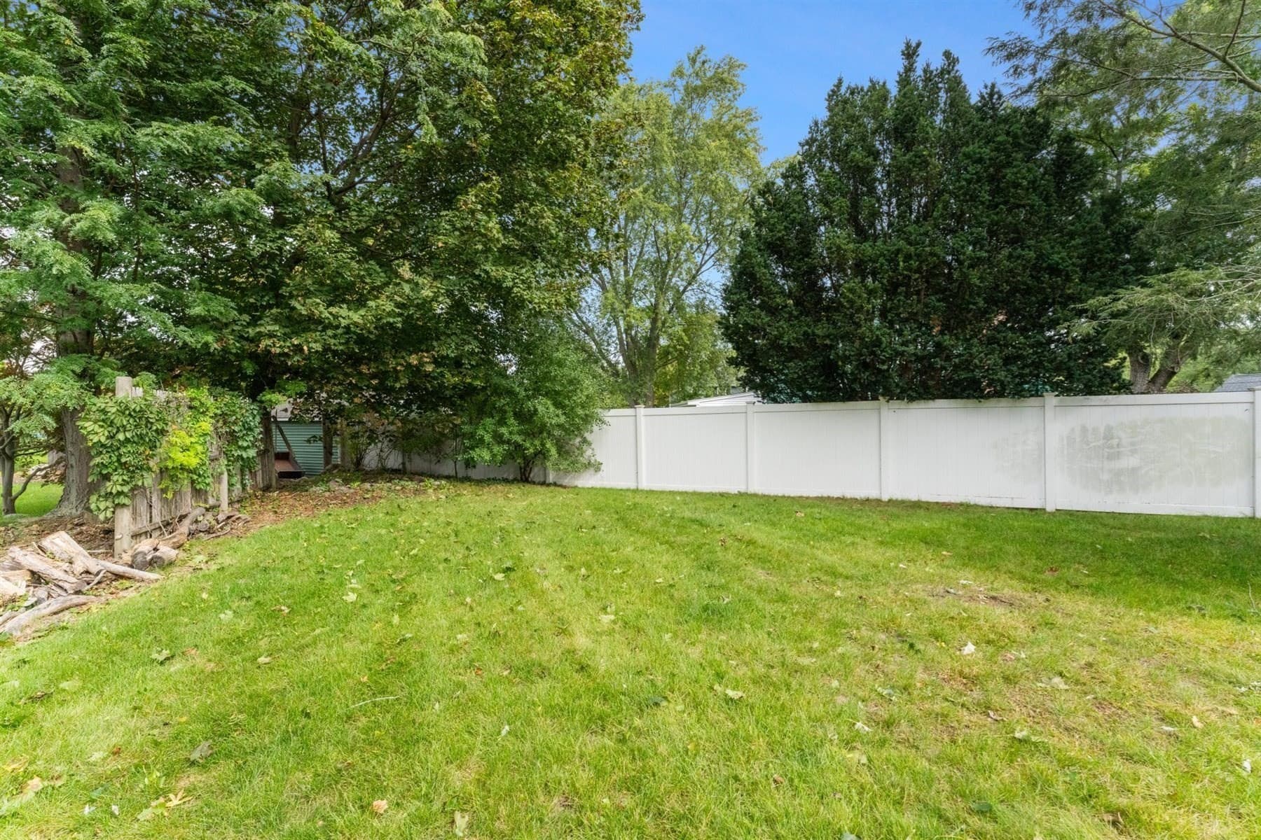 Single Family Residence at 100 Middle St, Woburn MA 01801, Woburn, photo 20 of 22