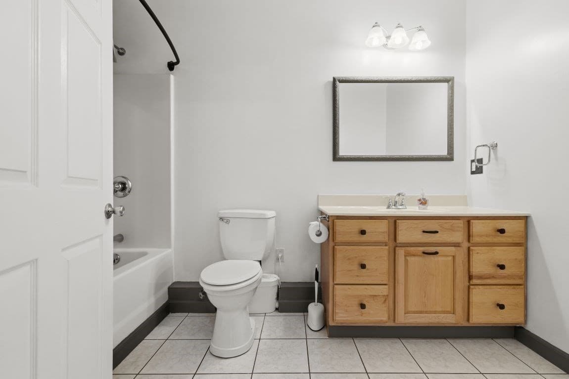 Condominium at 24 Front # 1, Woonsocket RI 02895, Woonsocket, photo 30 of 33