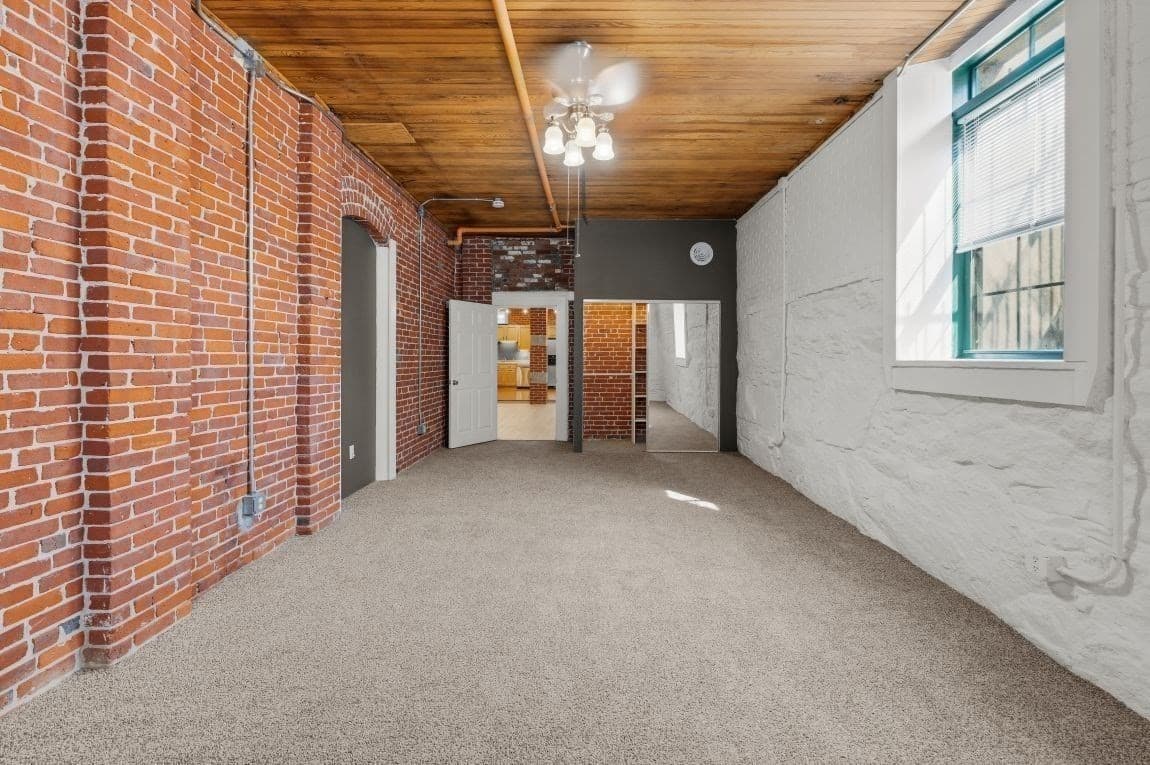 Condominium at 24 Front # 1, Woonsocket RI 02895, Woonsocket, photo 18 of 33
