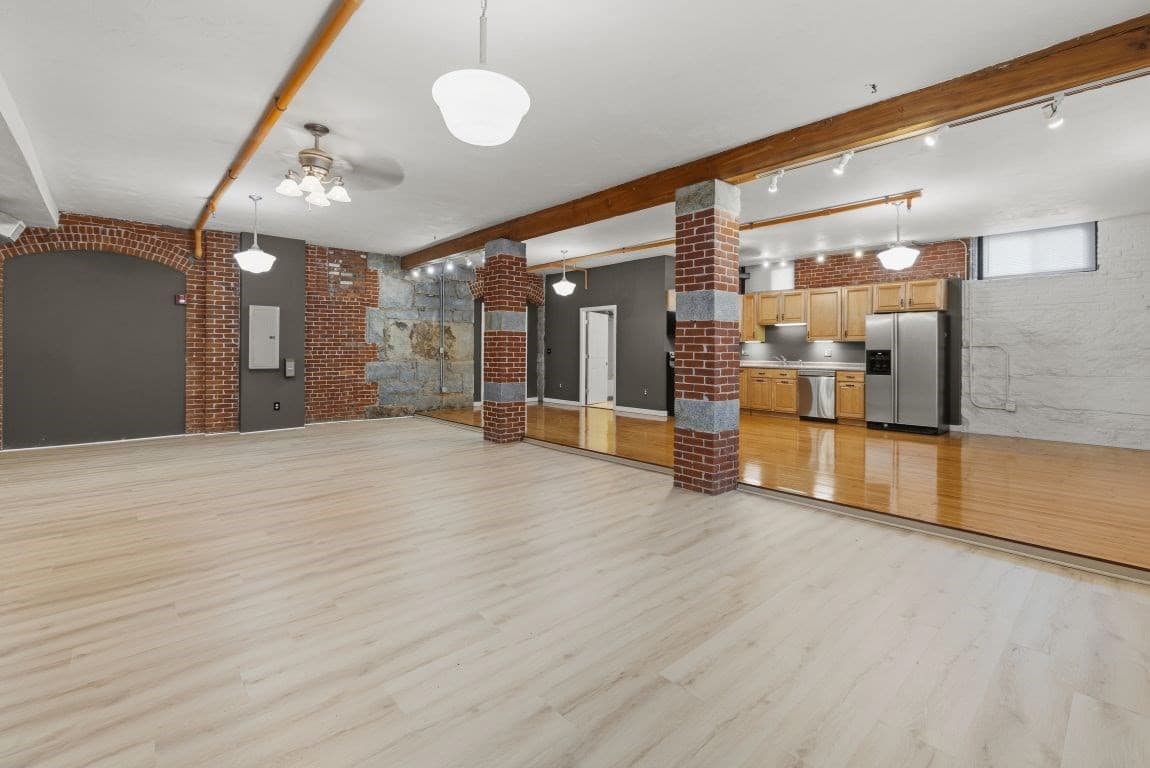 Condominium at 24 Front # 1, Woonsocket RI 02895, Woonsocket, photo 8 of 33