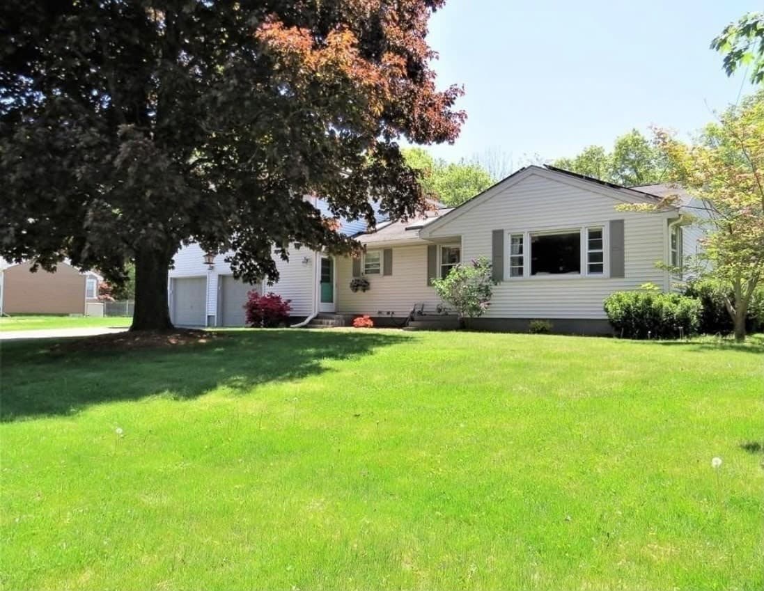 5 Bedford Dr, Grafton MA 01536