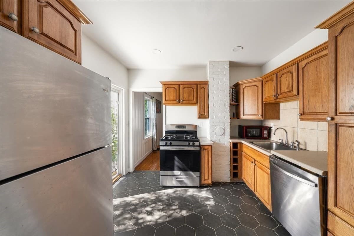 Single Family Residence at 41 Massasoit Rd, Weymouth MA 02191, Weymouth, photo 13 of 39