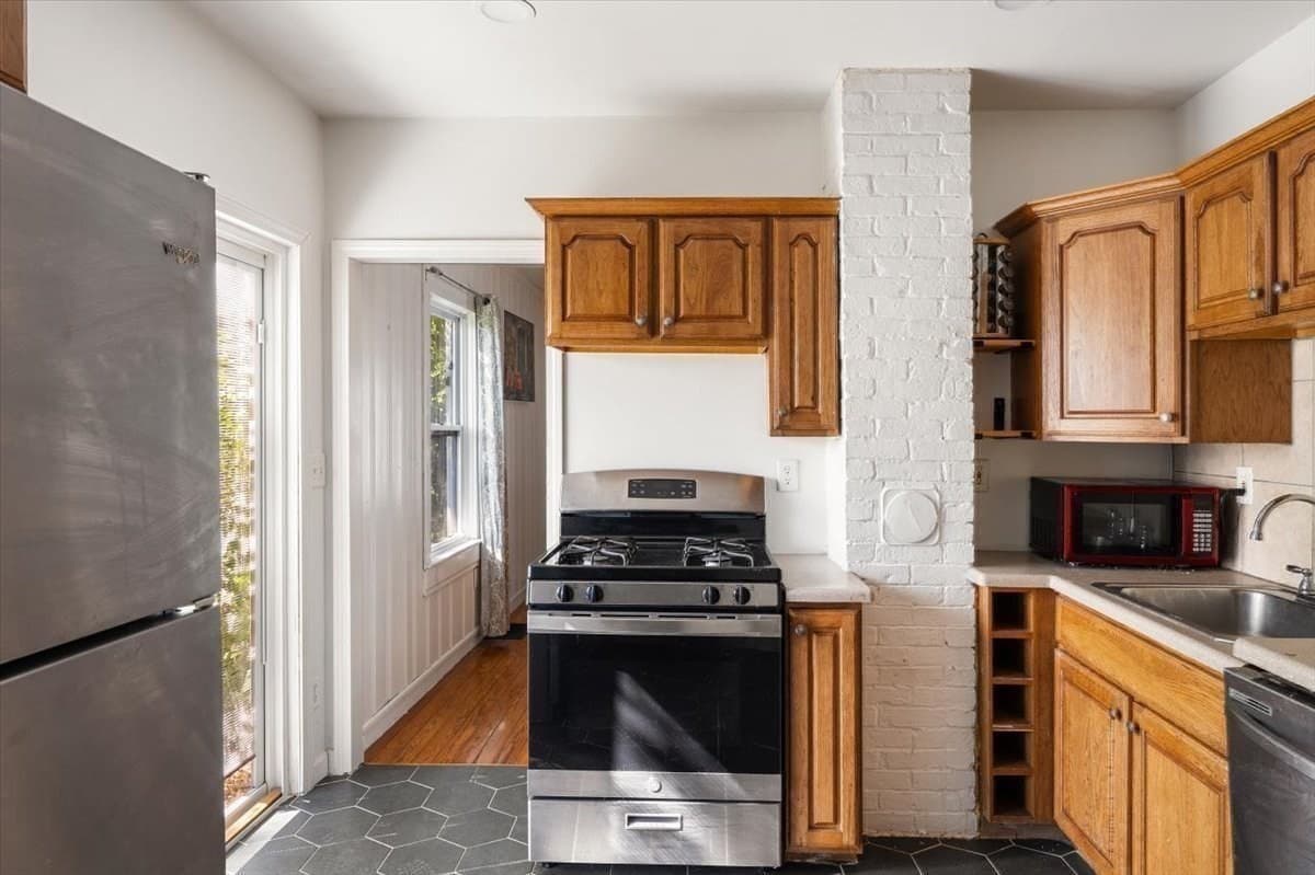 Single Family Residence at 41 Massasoit Rd, Weymouth MA 02191, Weymouth, photo 12 of 39