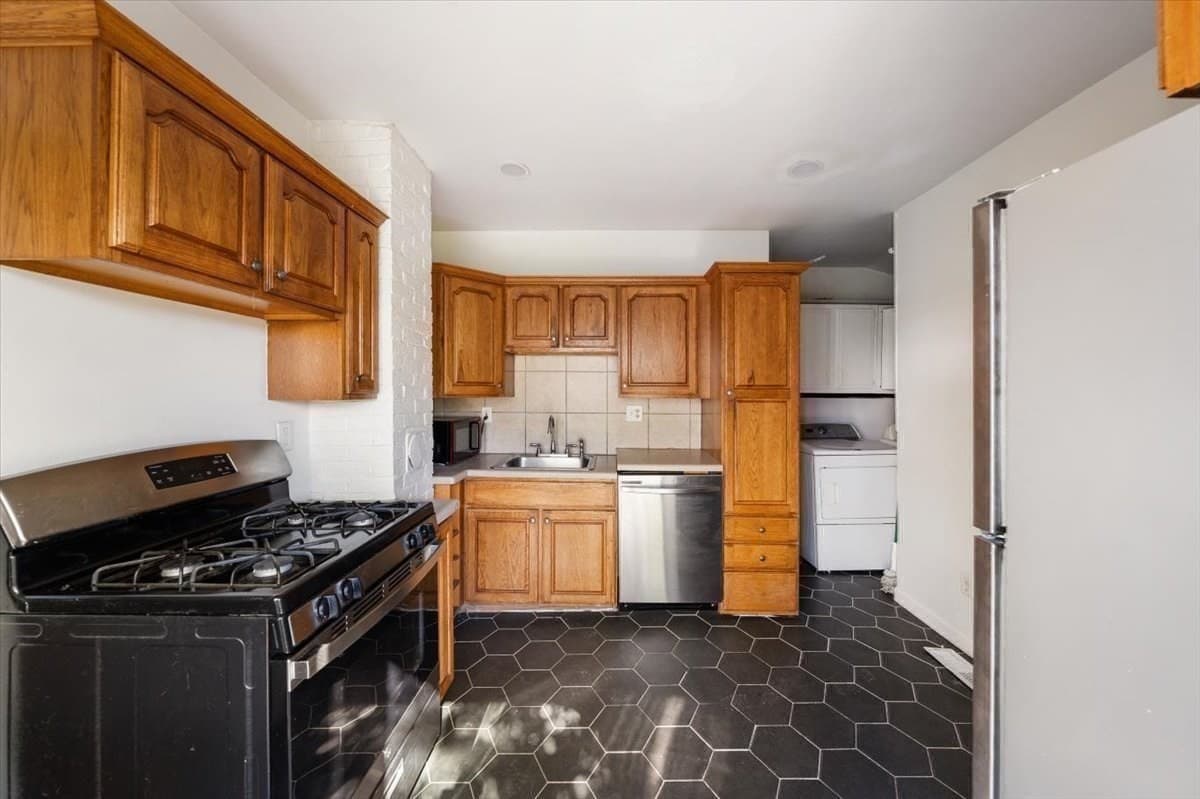 Single Family Residence at 41 Massasoit Rd, Weymouth MA 02191, Weymouth, photo 15 of 39