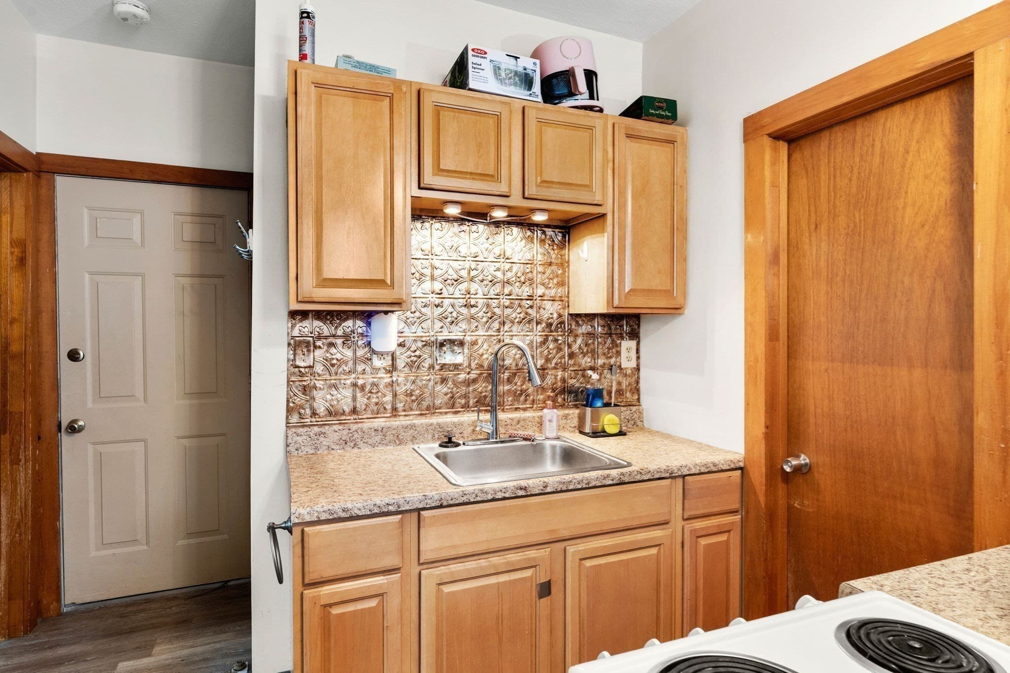Condominium at 158 Park # 3, Beverly MA 01915, Beverly, photo 6 of 14