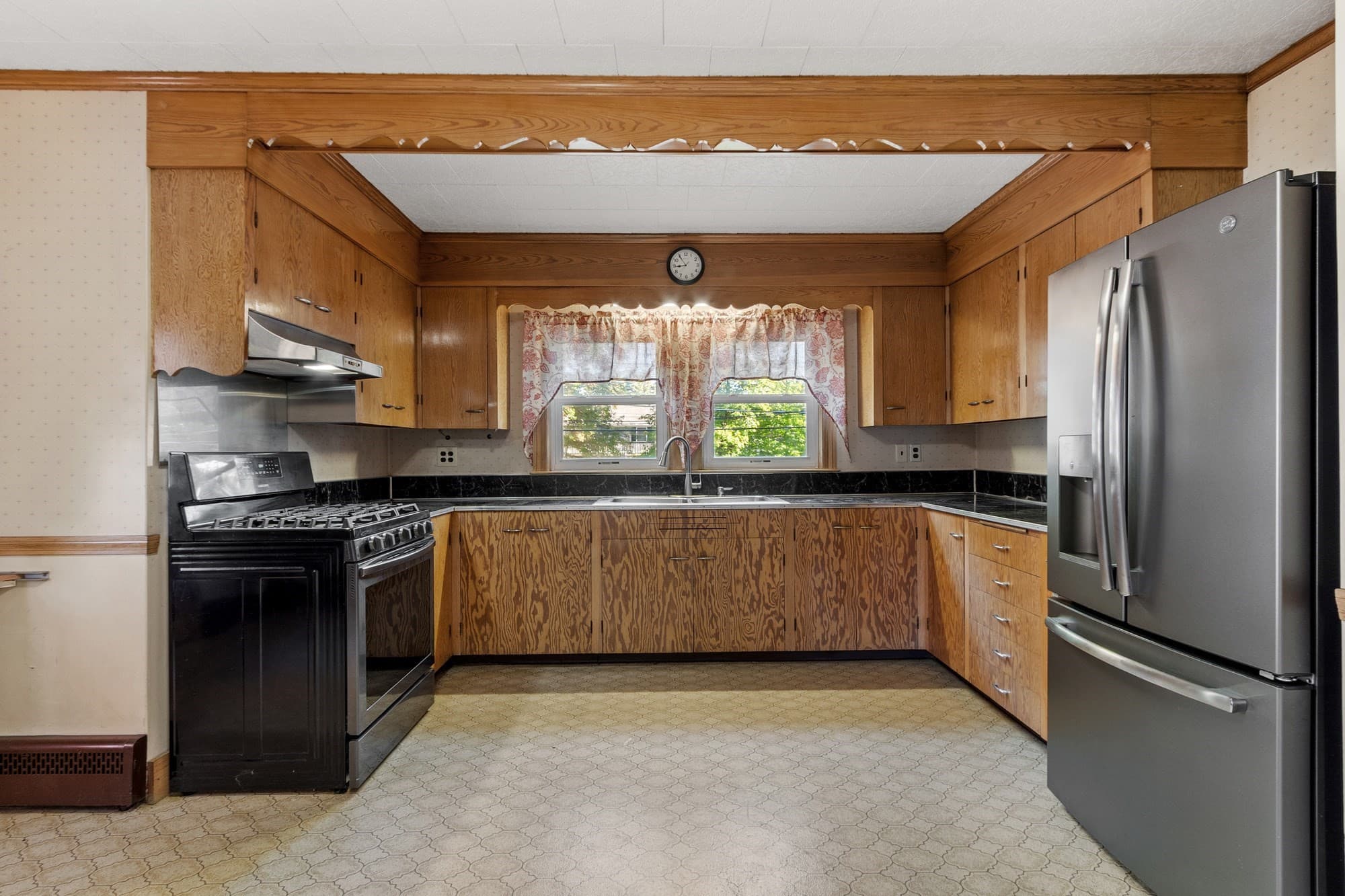 Single Family Residence at 24 Faulkner Ave, Wilmington MA 01887, Wilmington, photo 2 of 17