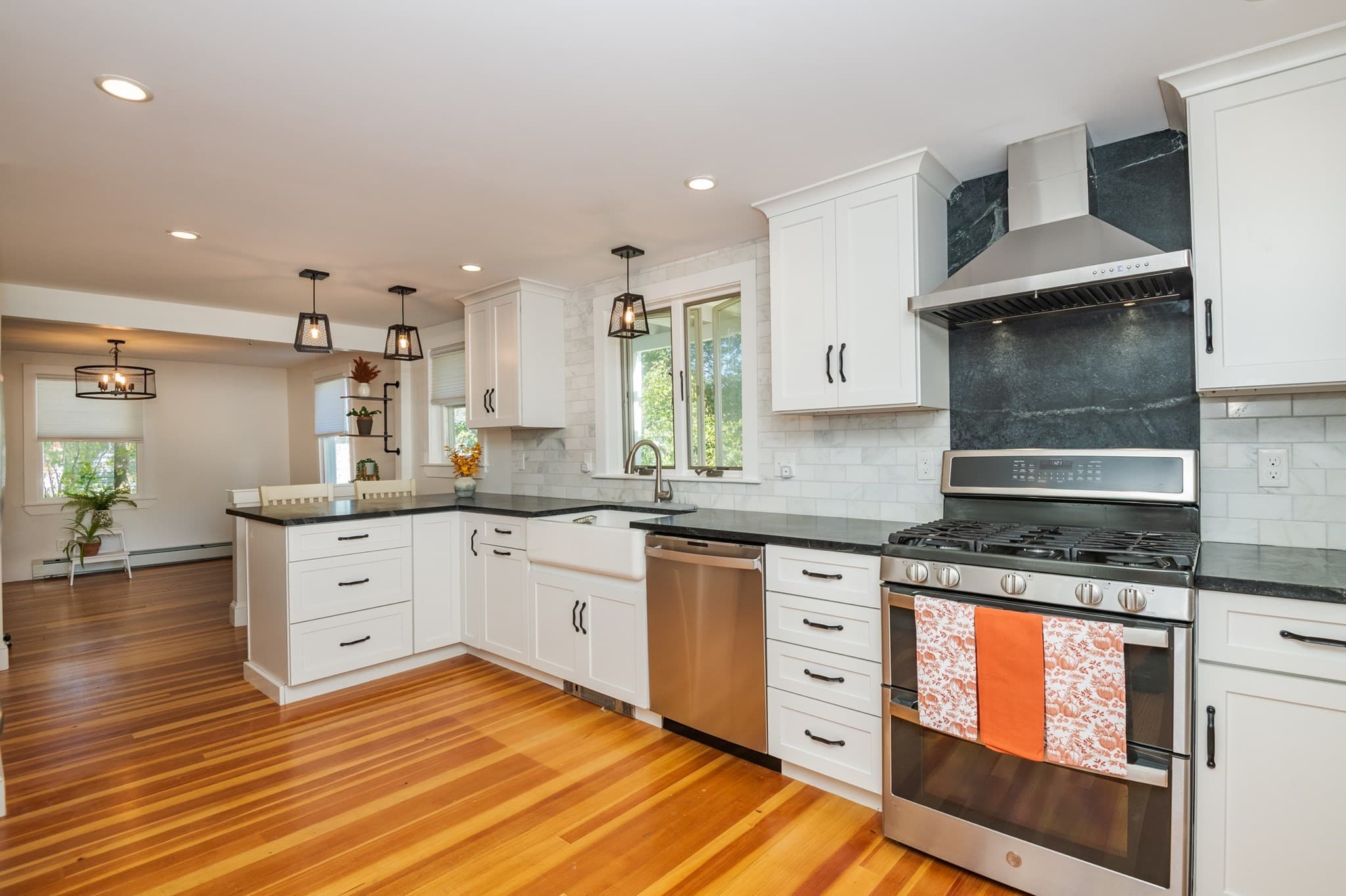 Single Family Residence at 4 Pleasant St, Ipswich MA 01938, Ipswich, photo 6 of 42