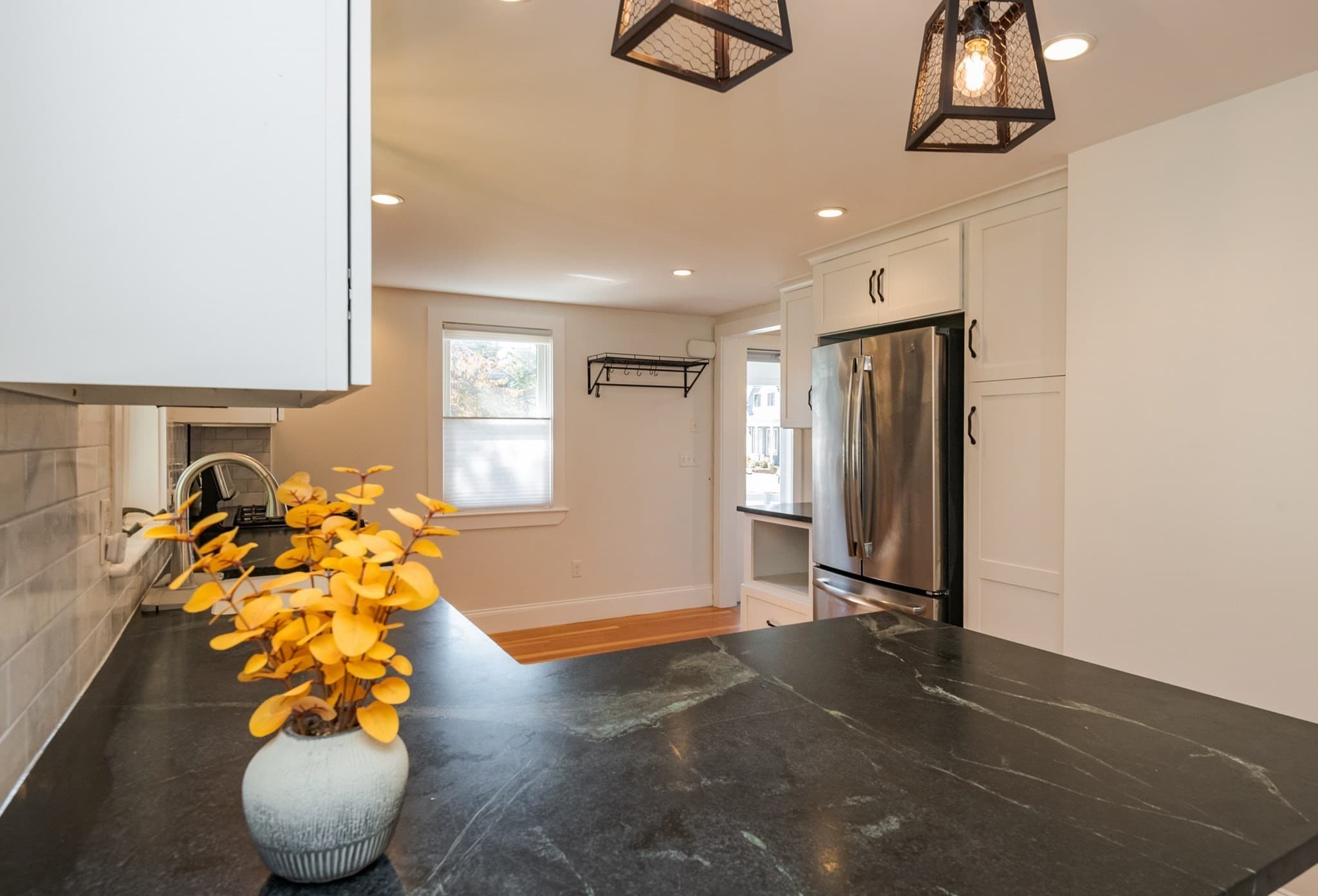 Single Family Residence at 4 Pleasant St, Ipswich MA 01938, Ipswich, photo 10 of 42