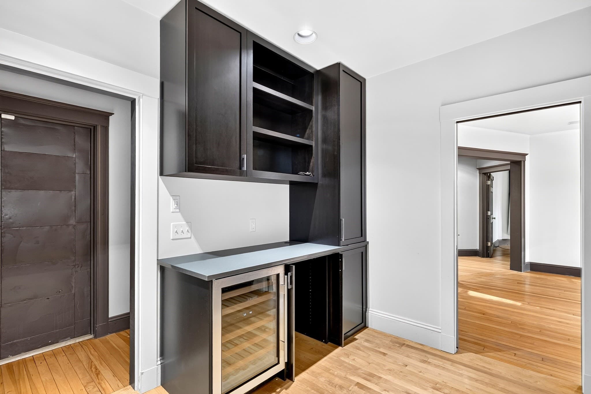 Condominium at 31 Linnaean St # 2, Cambridge MA 02138, Cambridge, photo 22 of 37