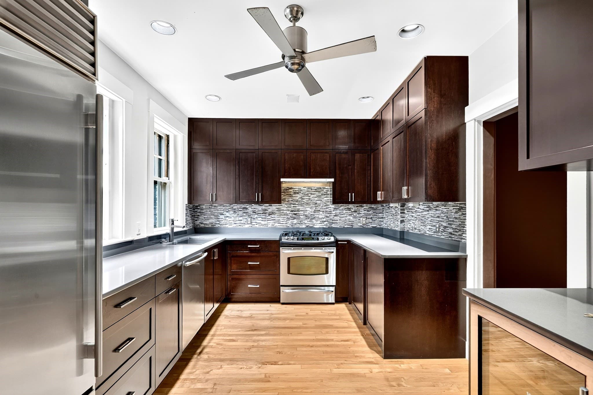 Condominium at 31 Linnaean St # 2, Cambridge MA 02138, Cambridge, photo 20 of 37