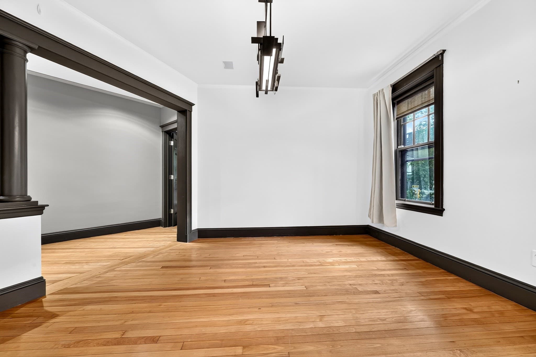 Condominium at 31 Linnaean St # 2, Cambridge MA 02138, Cambridge, photo 19 of 37