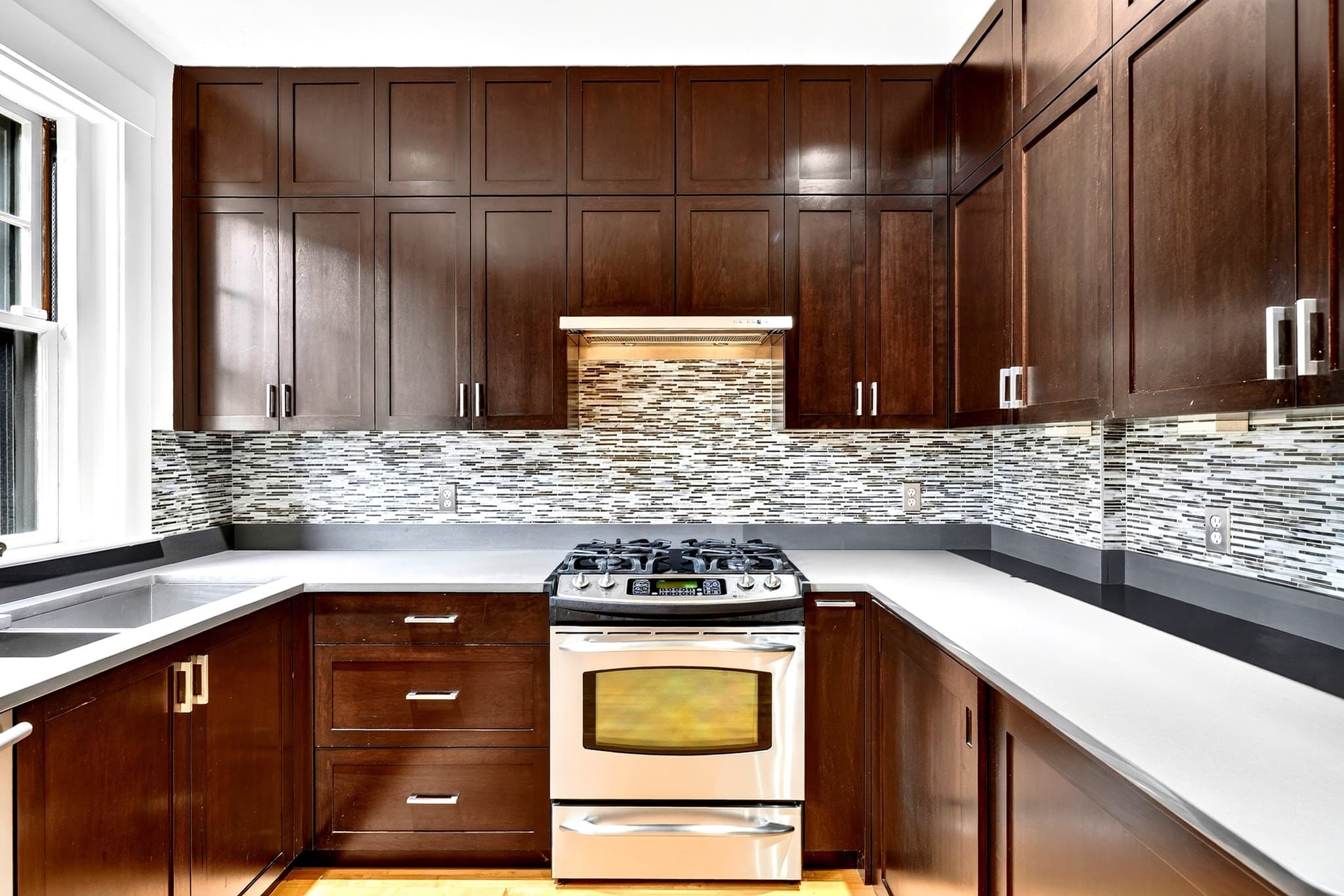 Condominium at 31 Linnaean St # 2, Cambridge MA 02138, Cambridge, photo 25 of 37