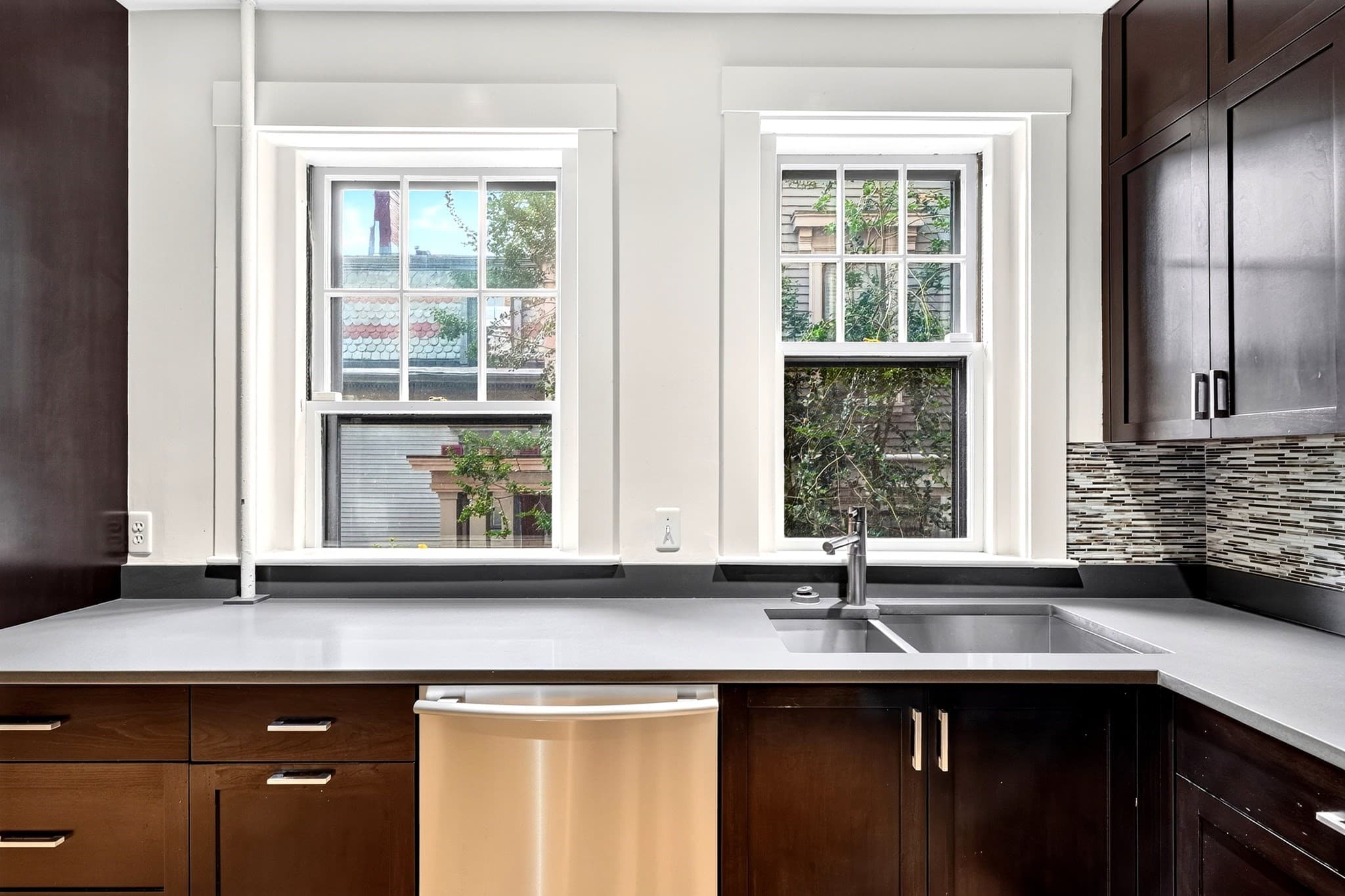 Condominium at 31 Linnaean St # 2, Cambridge MA 02138, Cambridge, photo 21 of 37