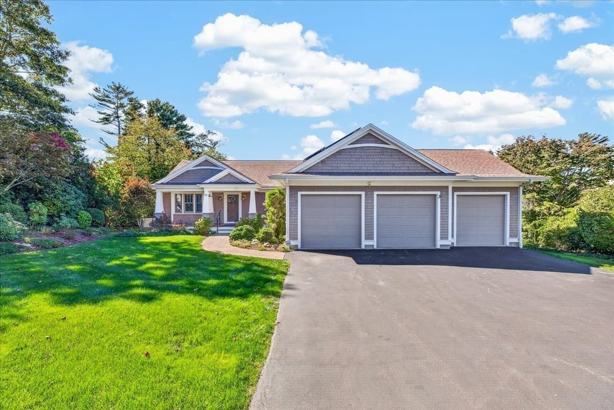 Single Family Residence at 50 Captains Hill Rd, Duxbury MA 02332, Duxbury, photo 3 of 41