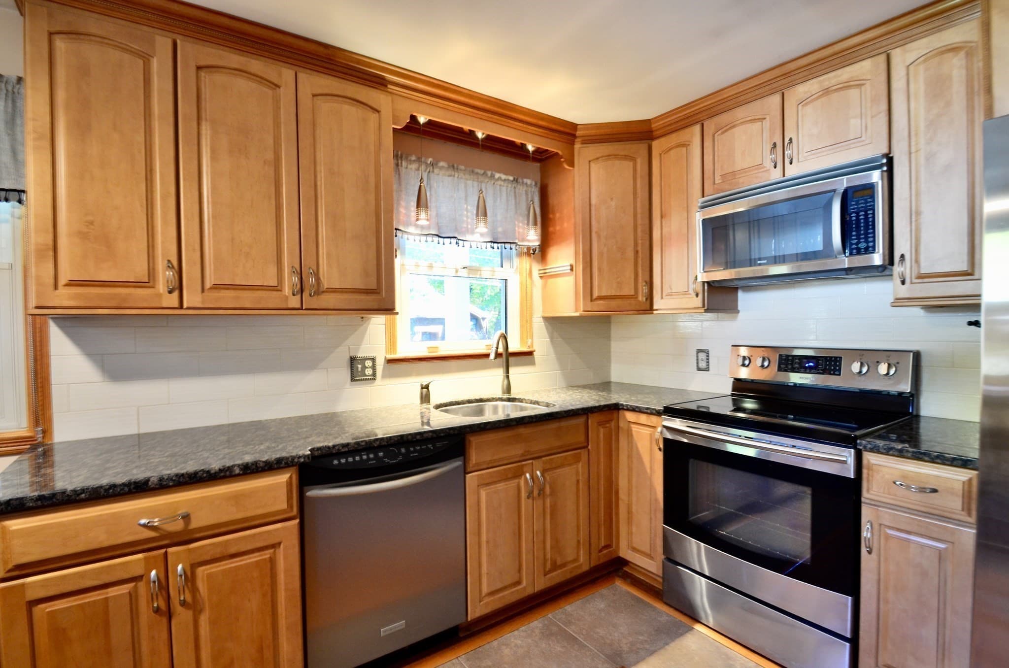 807 Highland St, Northbridge MA 01534