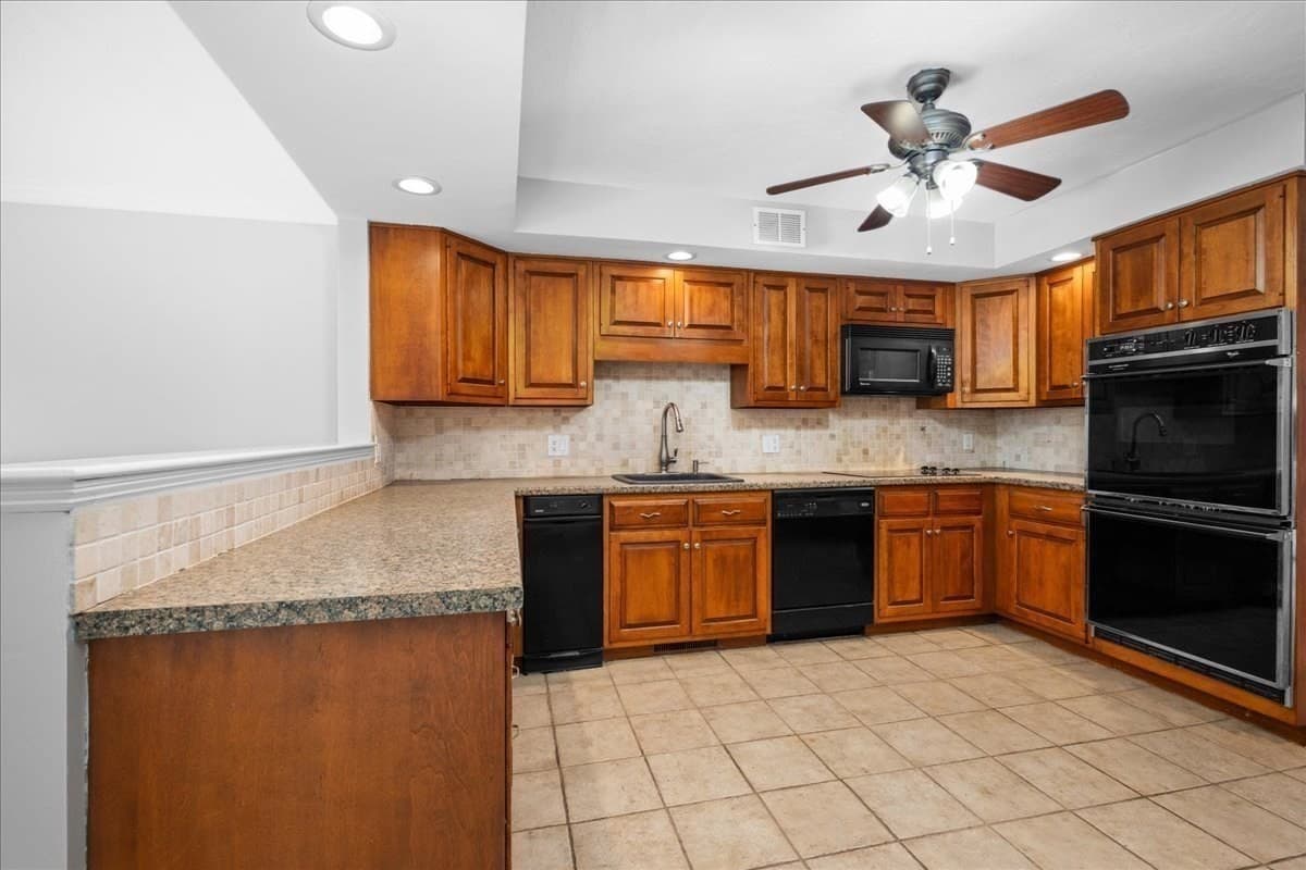 Condominium at 37 Eastern Point Dr # 35, Shrewsbury MA 01545, Shrewsbury, photo 7 of 42